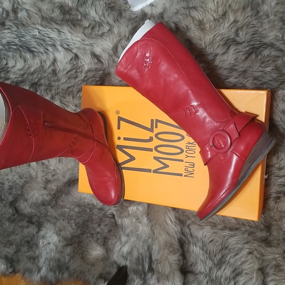 Red Boots - Picture 4 of 7